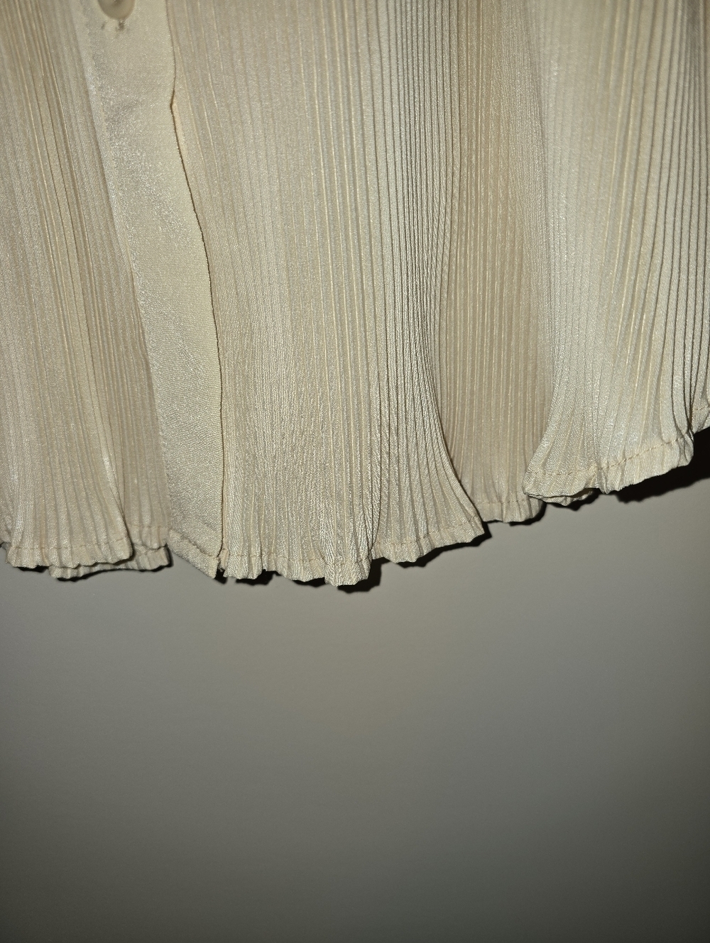 PrettyLittleThing Pleated Button-Down Blouse Sz2 - Picture 2 of 4